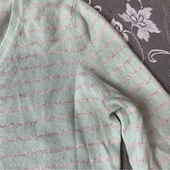 Lord & Taylor 100% Cashmere V-Neck Striped Sweater Sz Medium - Picture 10 of 11
